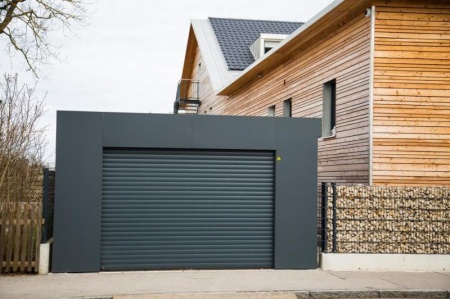 Porte de garage sur mesure ou standard, quel choix privil&eacute;gier selon votre entr&eacute;e &agrave; Sarrebourg ?