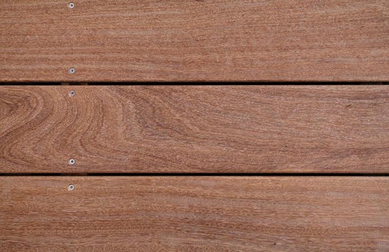 Le choix des lames et de la structure conditionne la durabilit&eacute; d'une terrasse en bois ext&eacute;rieure
